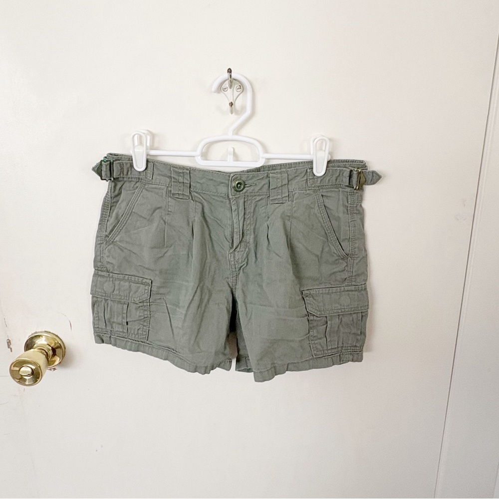 5/$25 Gap women’s cargo military green shorts size 2